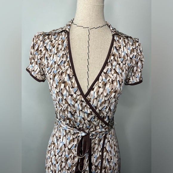 BCBGMaxAzria MIDI Wrap Dress size XS with beautiful modern brush stroke print - Picture 2 of 9